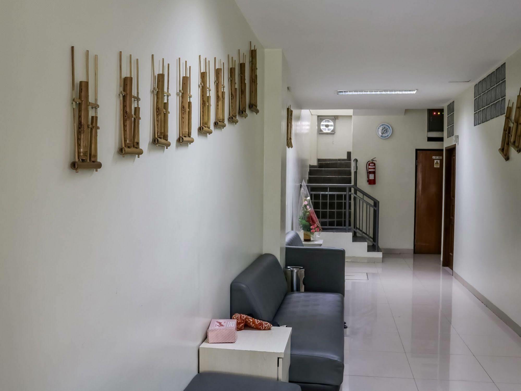 Hotel Nida Surya Samantri Coblong