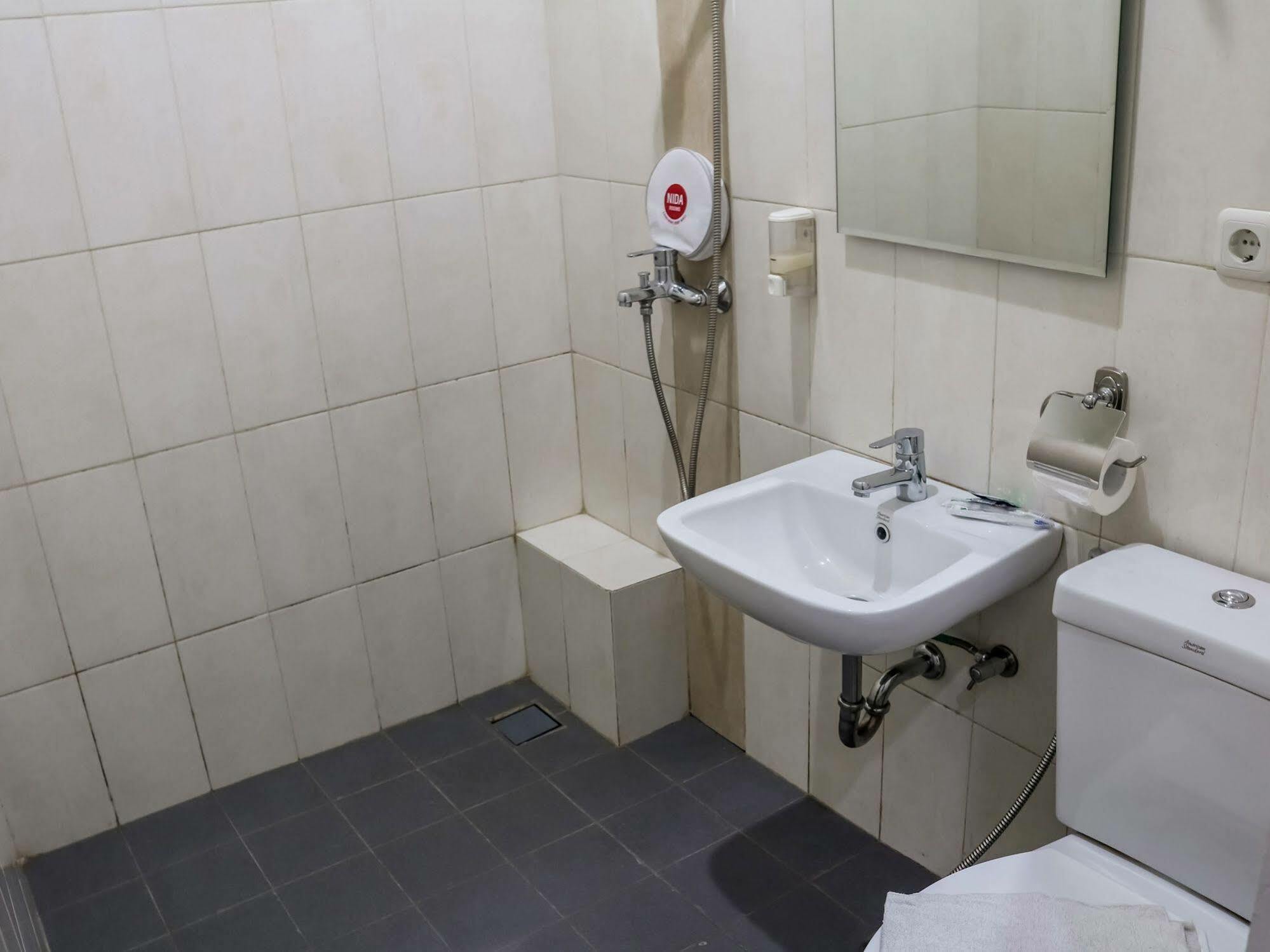 Hotel Nida Surya Samantri Coblong