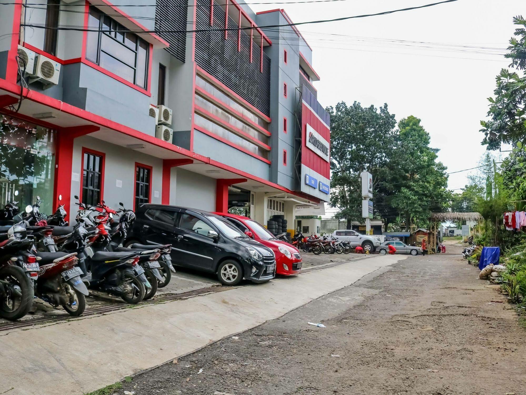Hotel Nida Surya Samantri Coblong 2*